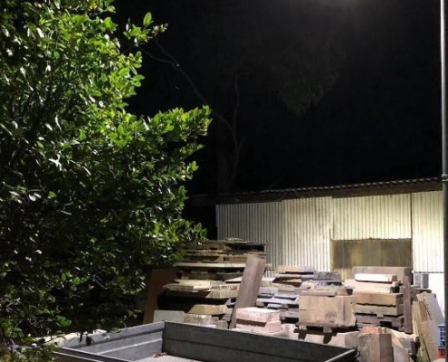 lighting tower in a yard
